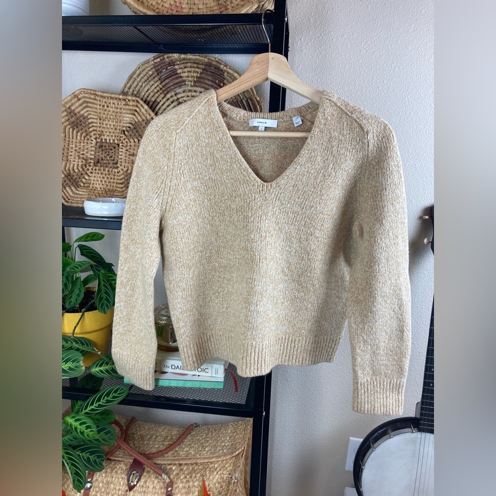 VINCE Wool and silk blend v neck sweater. Size Small